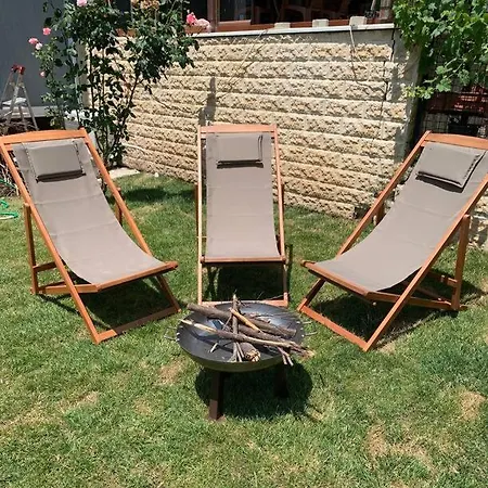 Peaceful Sea Front. 3 Bedrooms House W/ Basement. اسطنبول