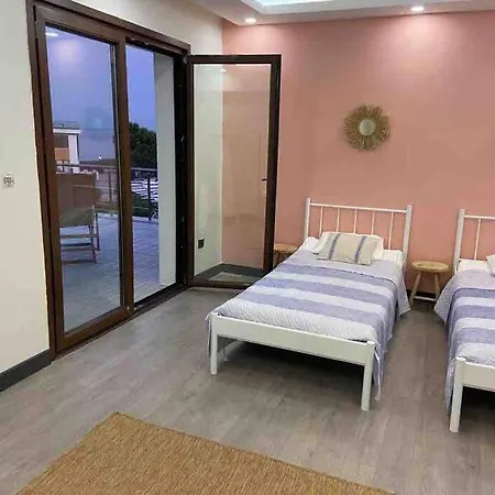 Peaceful Sea Front. 3 Bedrooms House W/ Basement. فيلة *