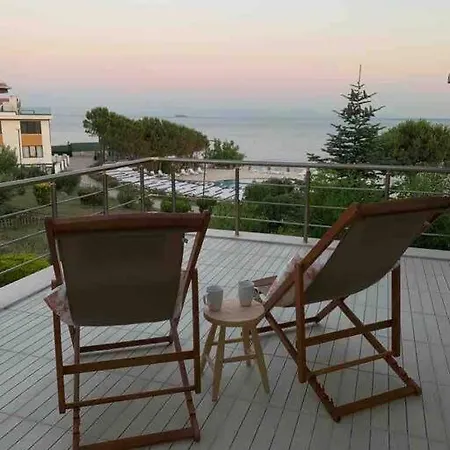 Peaceful Sea Front. 3 Bedrooms House W/ Basement. اسطنبول