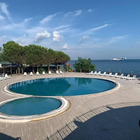 Peaceful Sea Front. 3 Bedrooms House W/ Basement.
