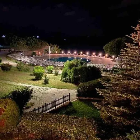 Peaceful Sea Front. 3 Bedrooms House W/ Basement. *