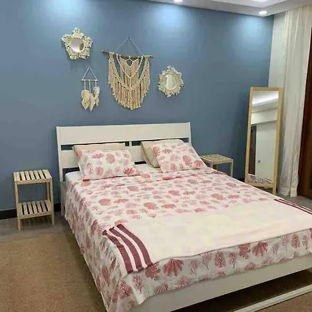 Peaceful Sea Front. 3 Bedrooms House W/ Basement. فيلة *