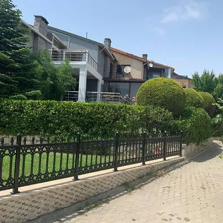 Peaceful Sea Front. 3 Bedrooms House W/ Basement. اسطنبول