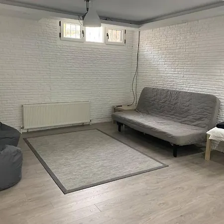 Peaceful Sea Front. 3 Bedrooms House W/ Basement. * İstanbul