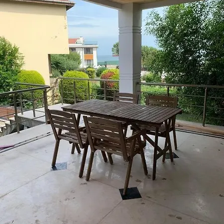 Peaceful Sea Front. 3 Bedrooms House W/ Basement. Villa İstanbul
