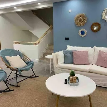 Peaceful Sea Front. 3 Bedrooms House W/ Basement. Villa İstanbul
