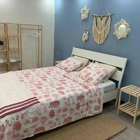 Peaceful Sea Front. 3 Bedrooms House W/ Basement. *