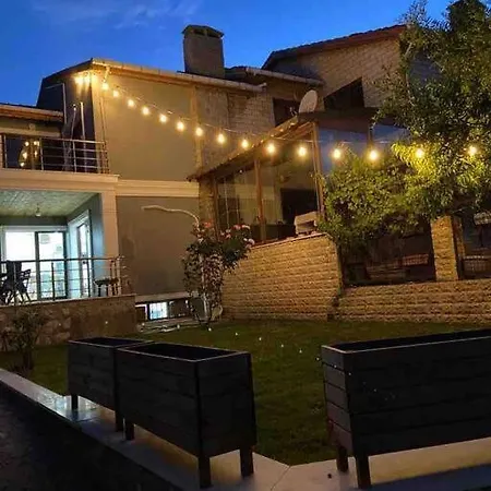 Peaceful Sea Front. 3 Bedrooms House W/ Basement. Villa İstanbul