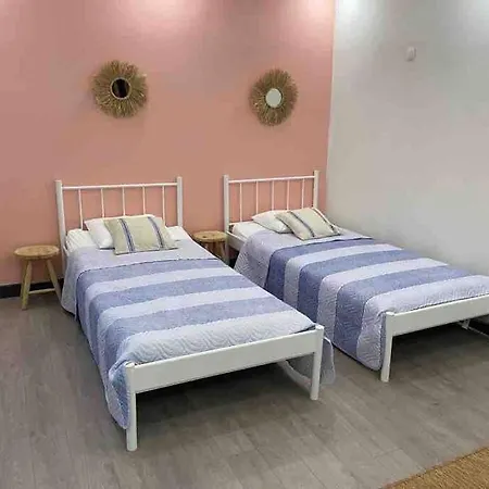 Peaceful Sea Front. 3 Bedrooms House W/ Basement. İstanbul